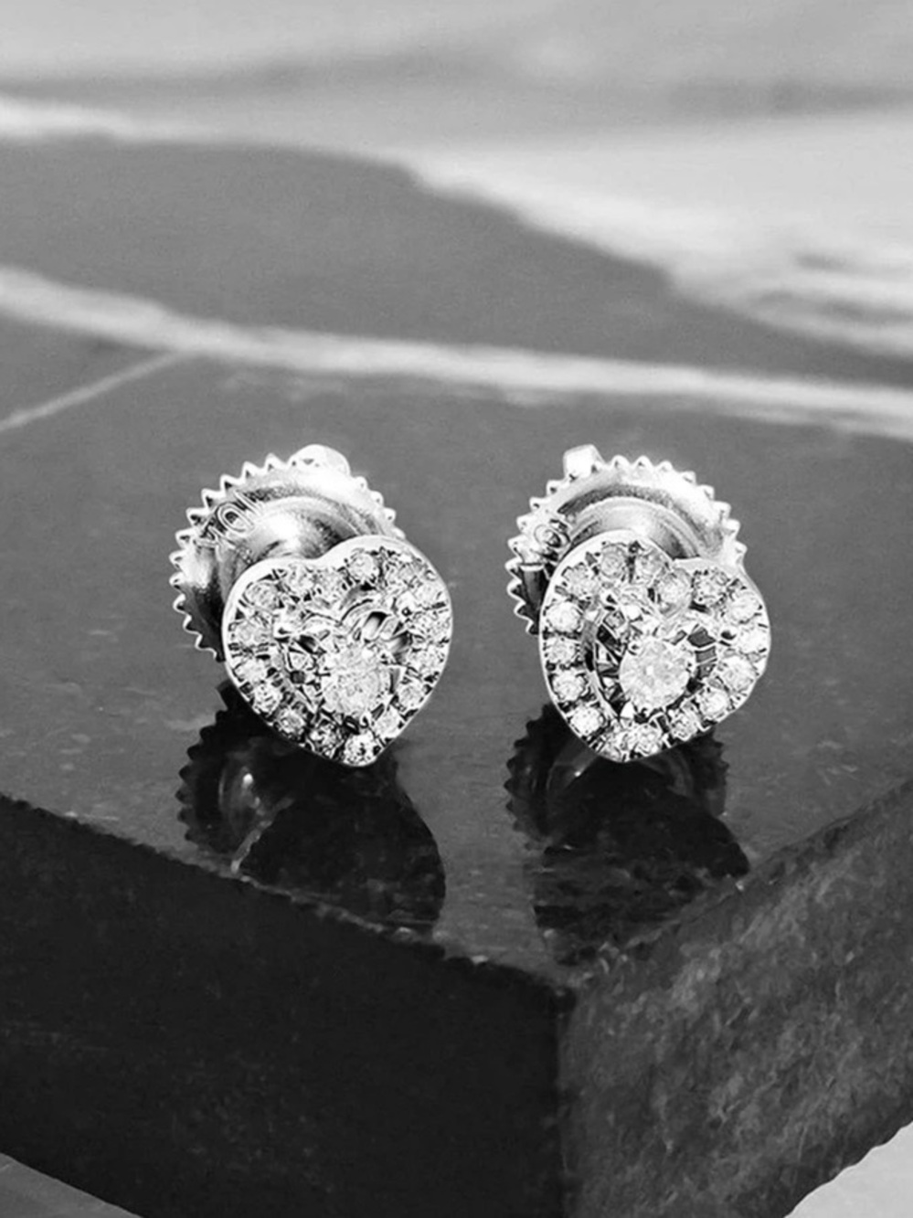 Avianne 10k Gold Diamond Heart Shaped Earrings 0.11 Ctw